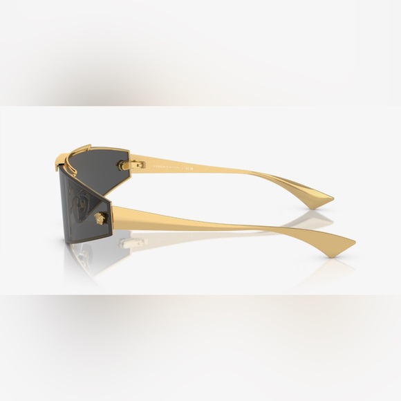 Versace 2265 Sunglasses. Comes with original case and 2 lens. Barely used - Picture 3 of 6